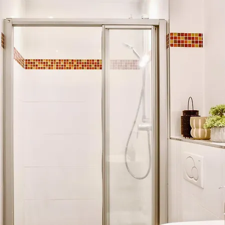 Charmante Altbauwohnung In Apartment *