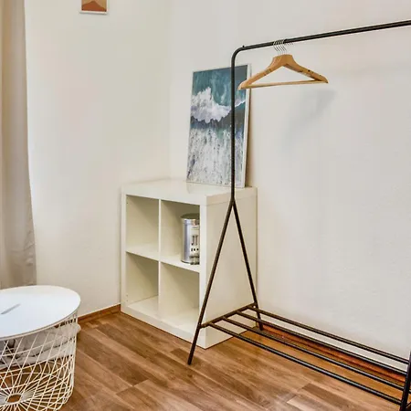 Charmante Altbauwohnung In Бонн