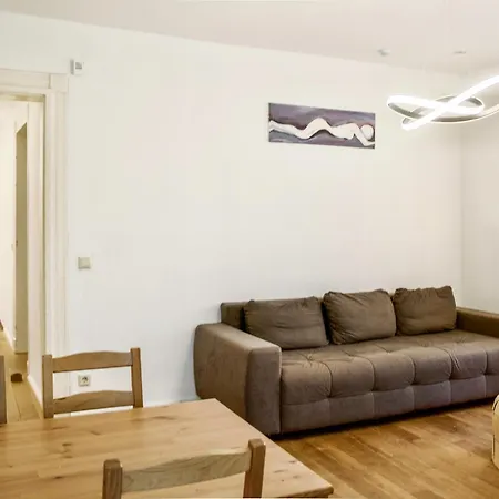 Апартаменты Charmante Altbauwohnung In